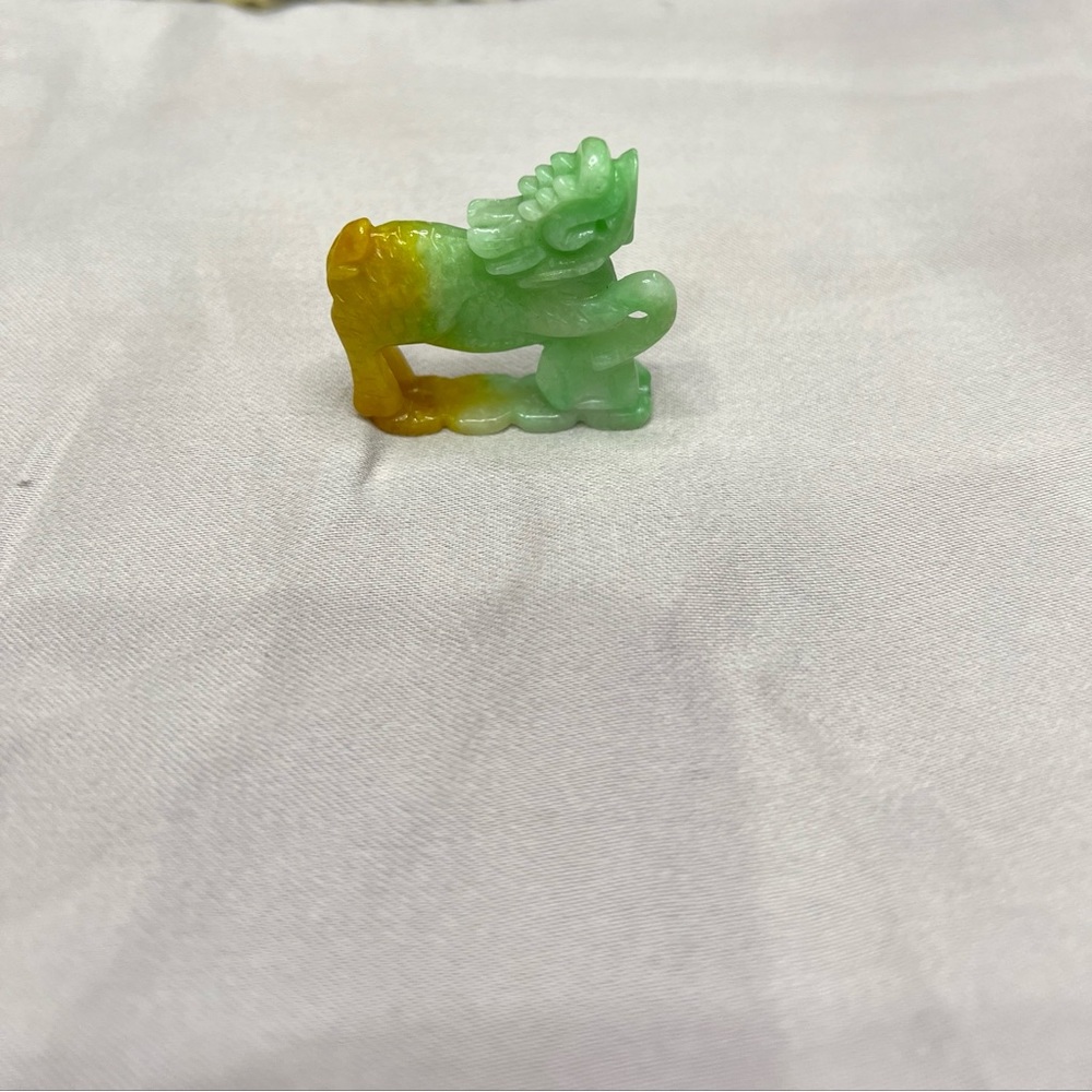 Bi colored jade small dragon statue